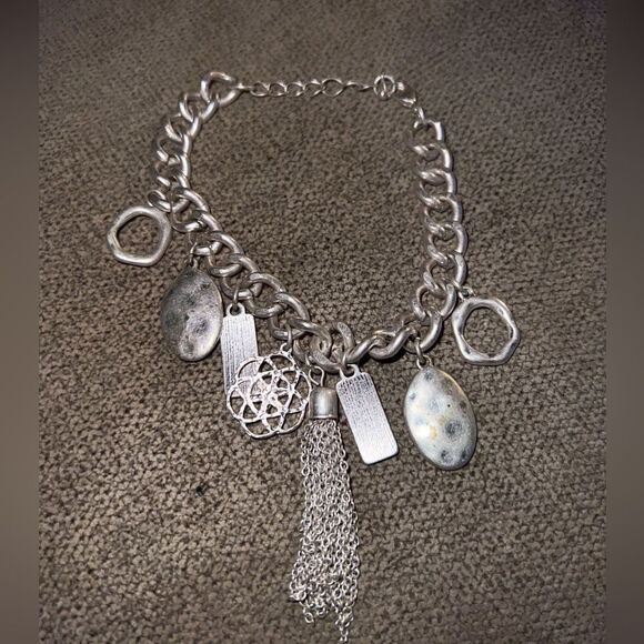 Beautiful silver plated charm bracelet - Picture 1 of 8